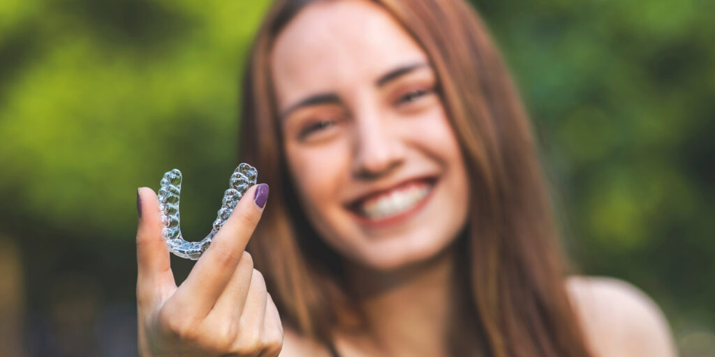 invisalign bracer